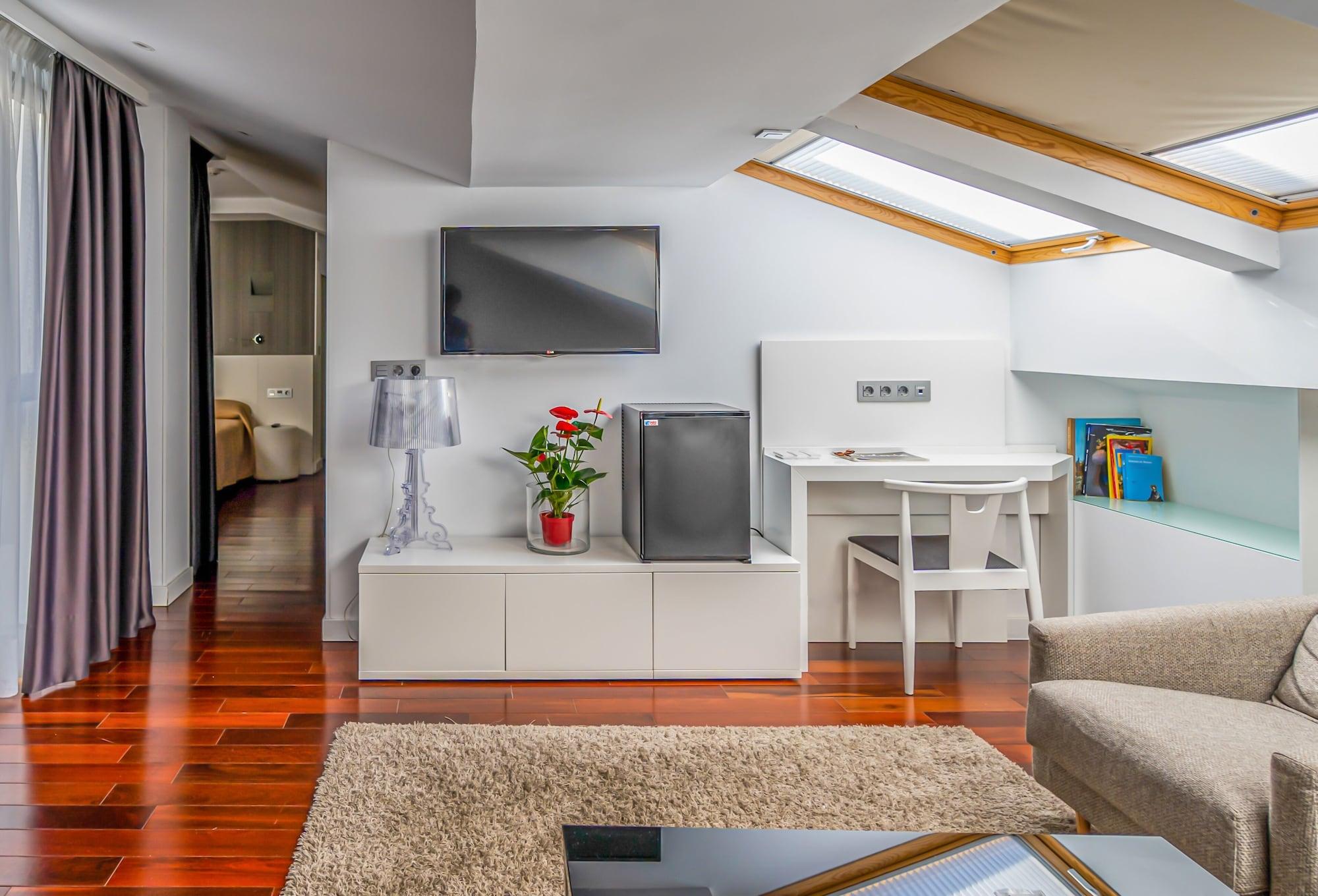 Apolonia Hotel 3*